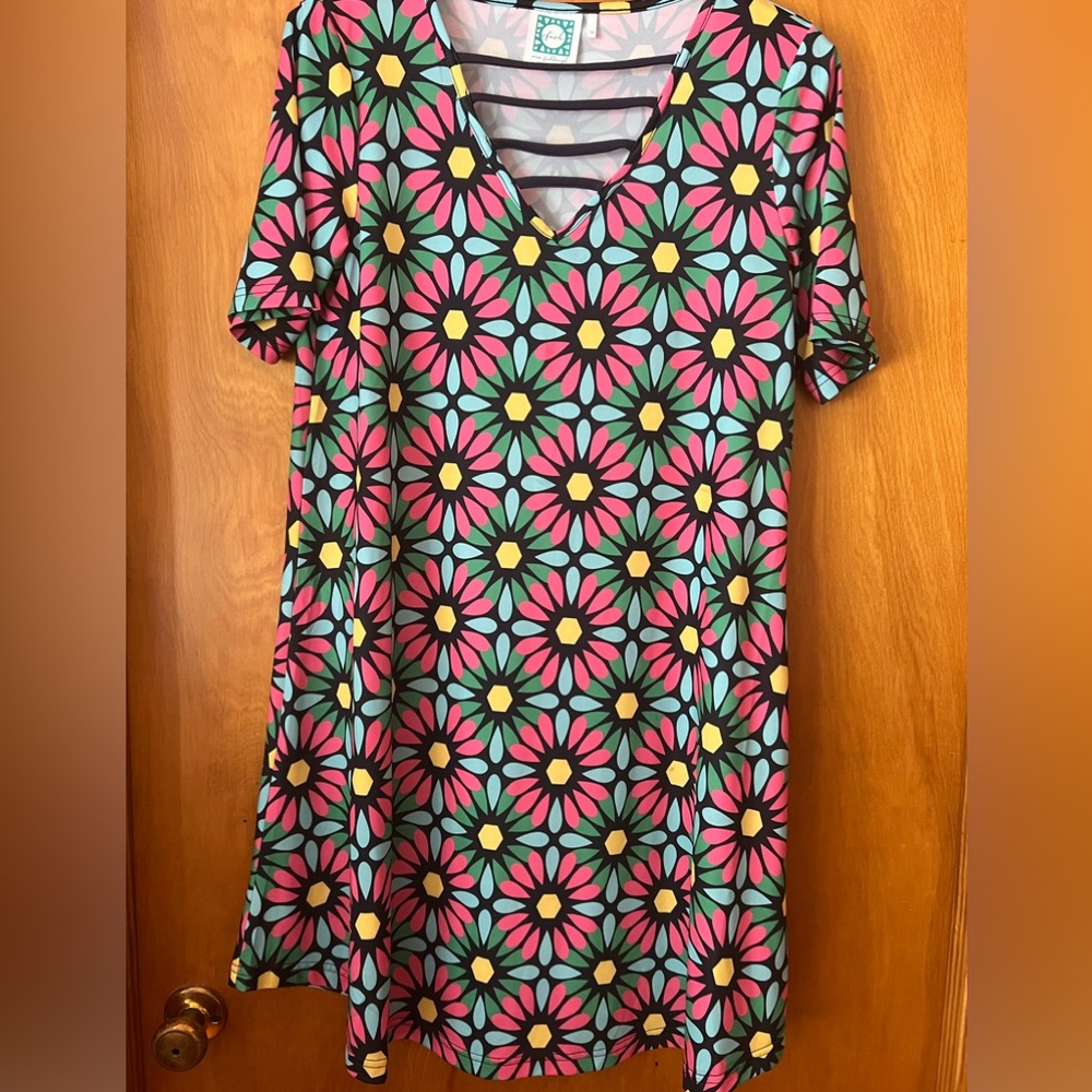 Vera Fishbaugh size medium colorful flower short sleeve dress